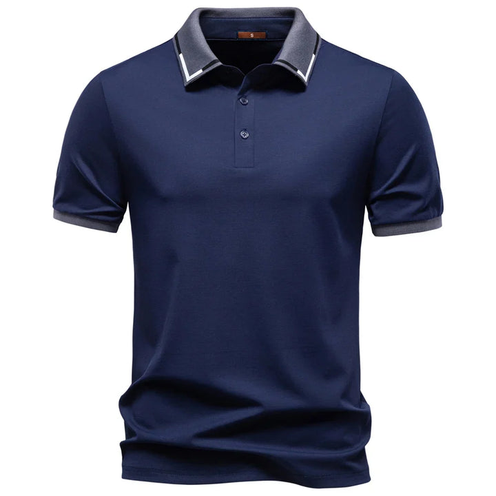 Komfortabel slim fit herre polo t-skjorte, lett og pustende for sommerdager. Ideell for fritid og elegant hverdag.