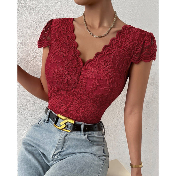 Vakkert utformet dame body med intrikate blondedetaljer, for en elegant look.
