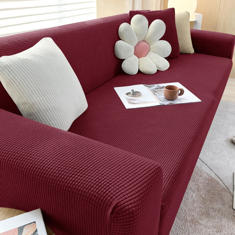 Før og etter: Sofa fornyet med stilfullt, sklisikkert teksturert stretch sofatrekk.
