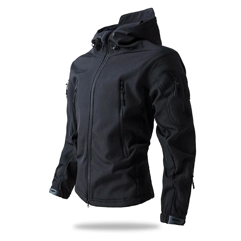 Solid og vanntett herre softshell jakke. Designet for taktisk bruk og utendørsaktiviteter i all slags vær.