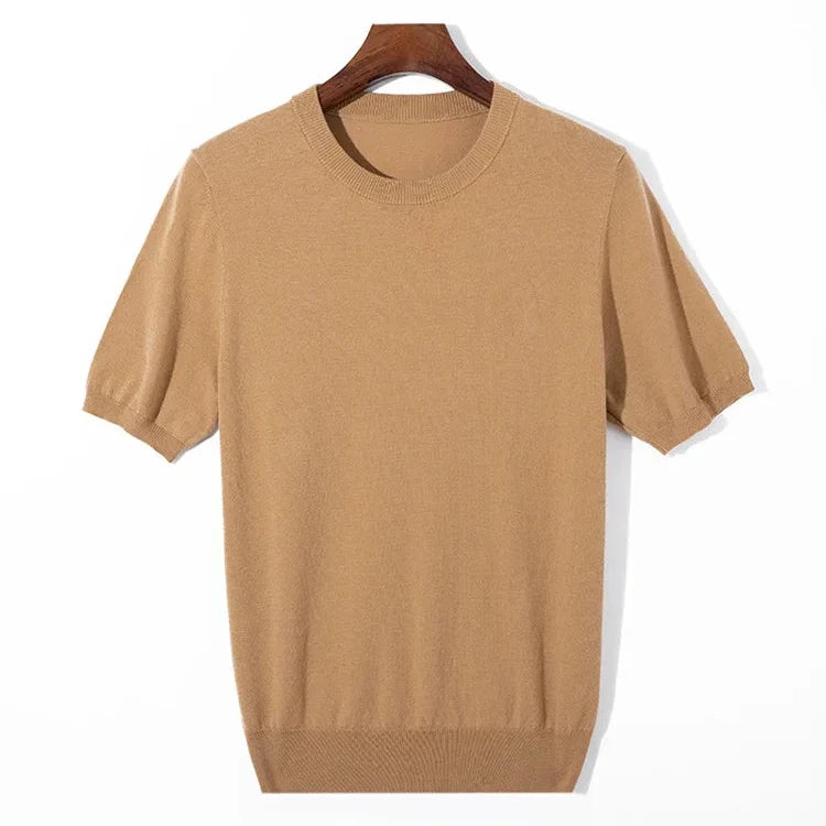 Herreklær: Business casual strikket T-skjorte med rund hals i premium ullblanding, elegant design.