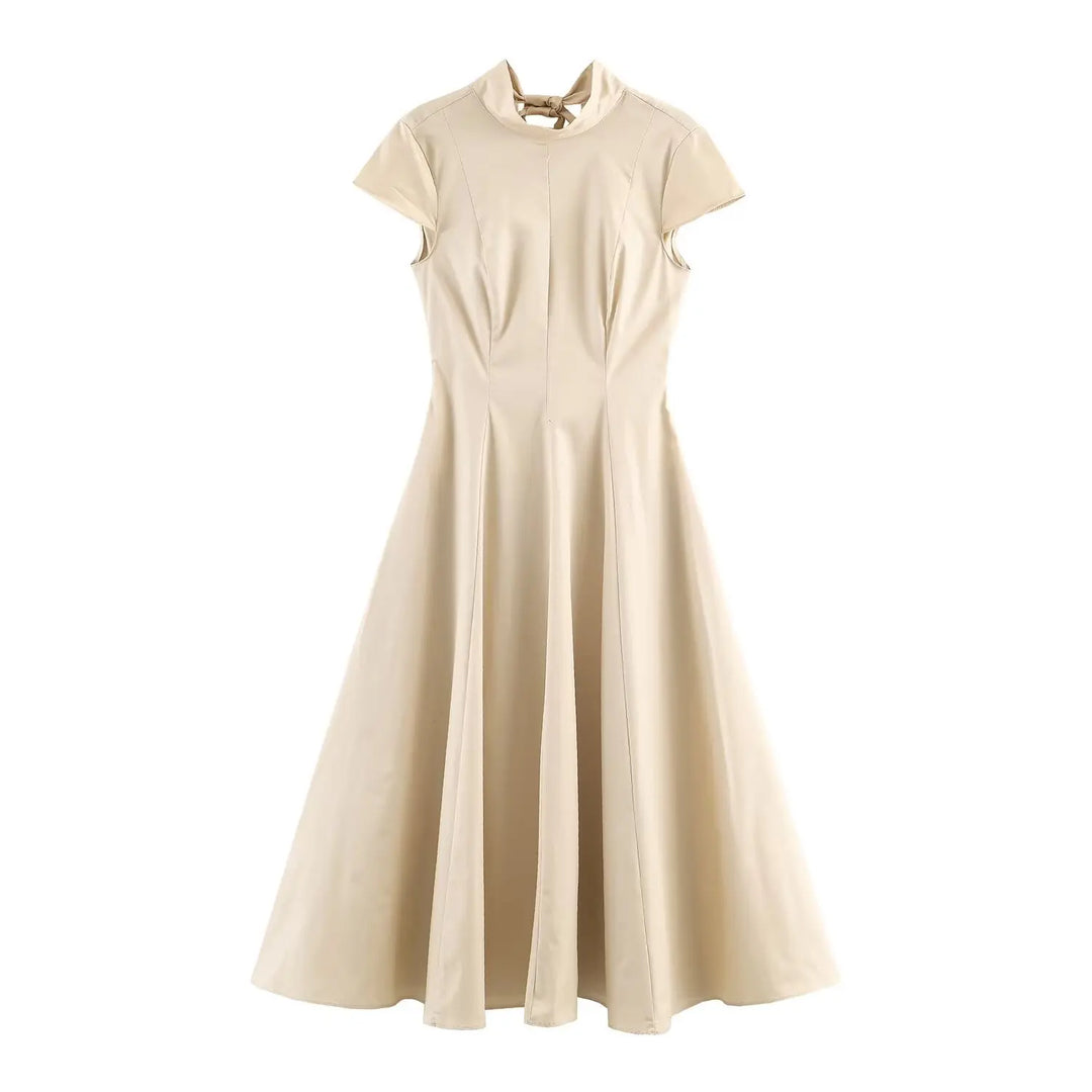 Dame sommerkjole: Plissert aprikos midi kjole med korte ermer, A-linje snitt og lommer for en elegant stil.