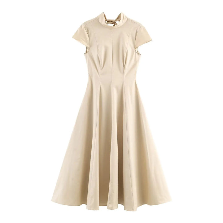 Dame sommerkjole: Plissert aprikos midi kjole med korte ermer, A-linje snitt og lommer for en elegant stil.