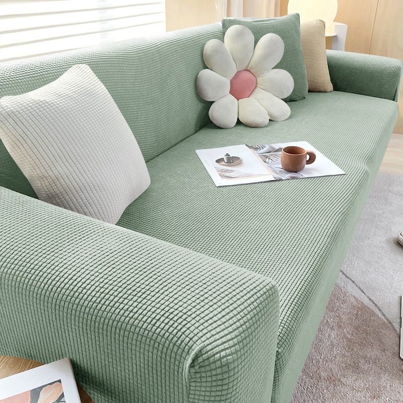 Detalj av det sklisikre designet på et moderne beskyttelsestrekk til sofa.