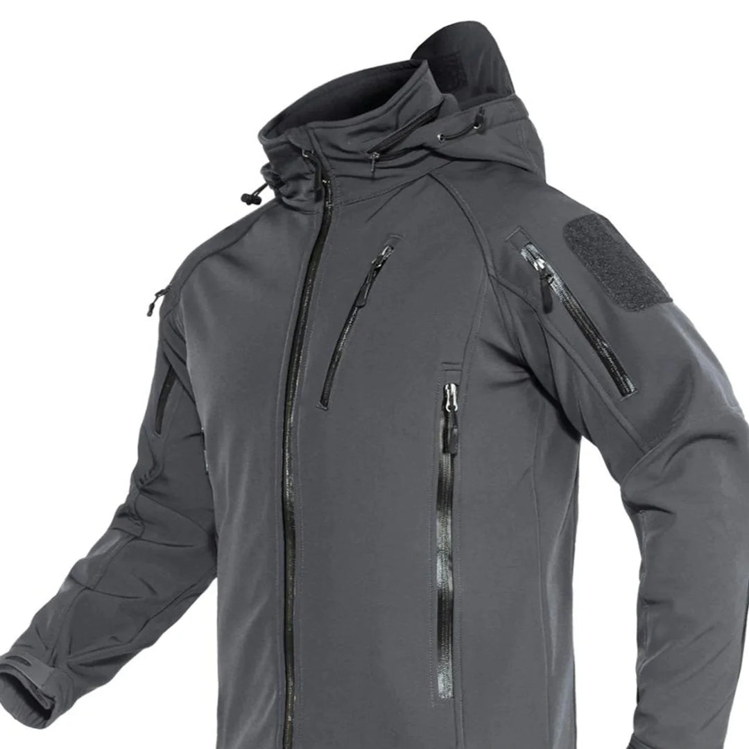 Optimal herre softshell jakke for høst og vår, vindtett, vanntett og varm med hette.
