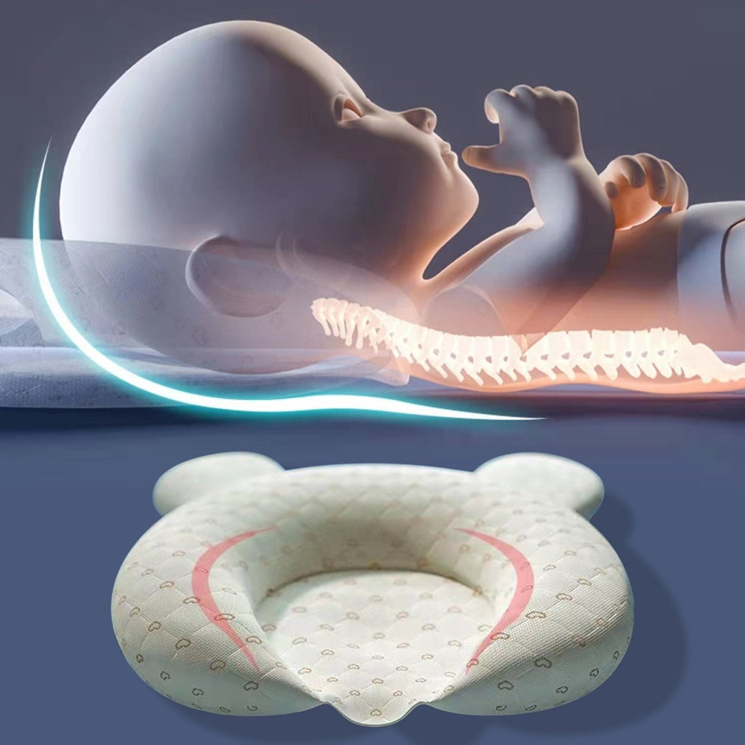Pustende babypute for nyfødte. Vaskbar ergonomisk støttepute sikrer god sovekomfort og hodebeskyttelse.