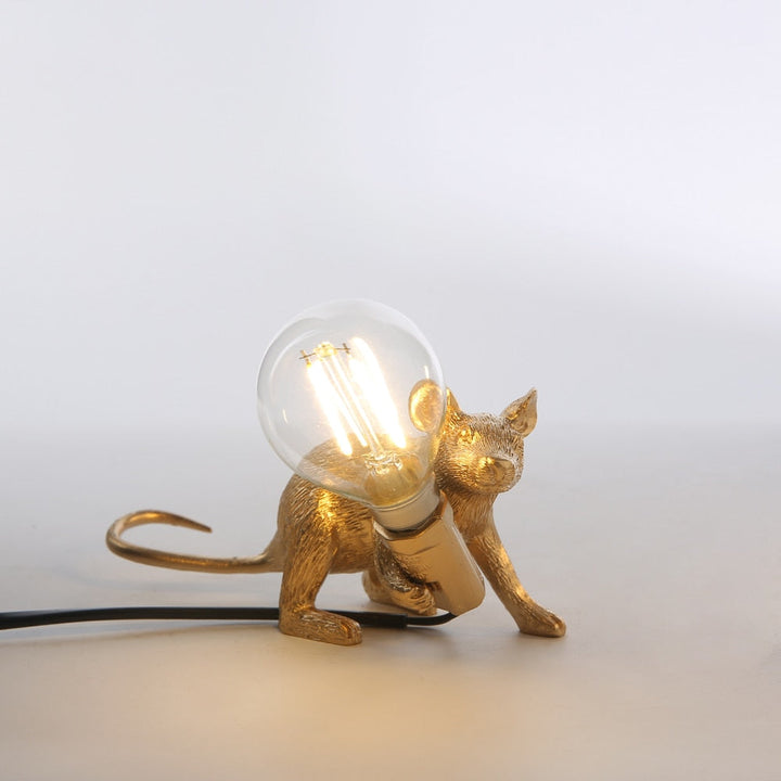 Mus bordlampe i harpiks, et lekent element som pynter opp ethvert rom. Gavetips.