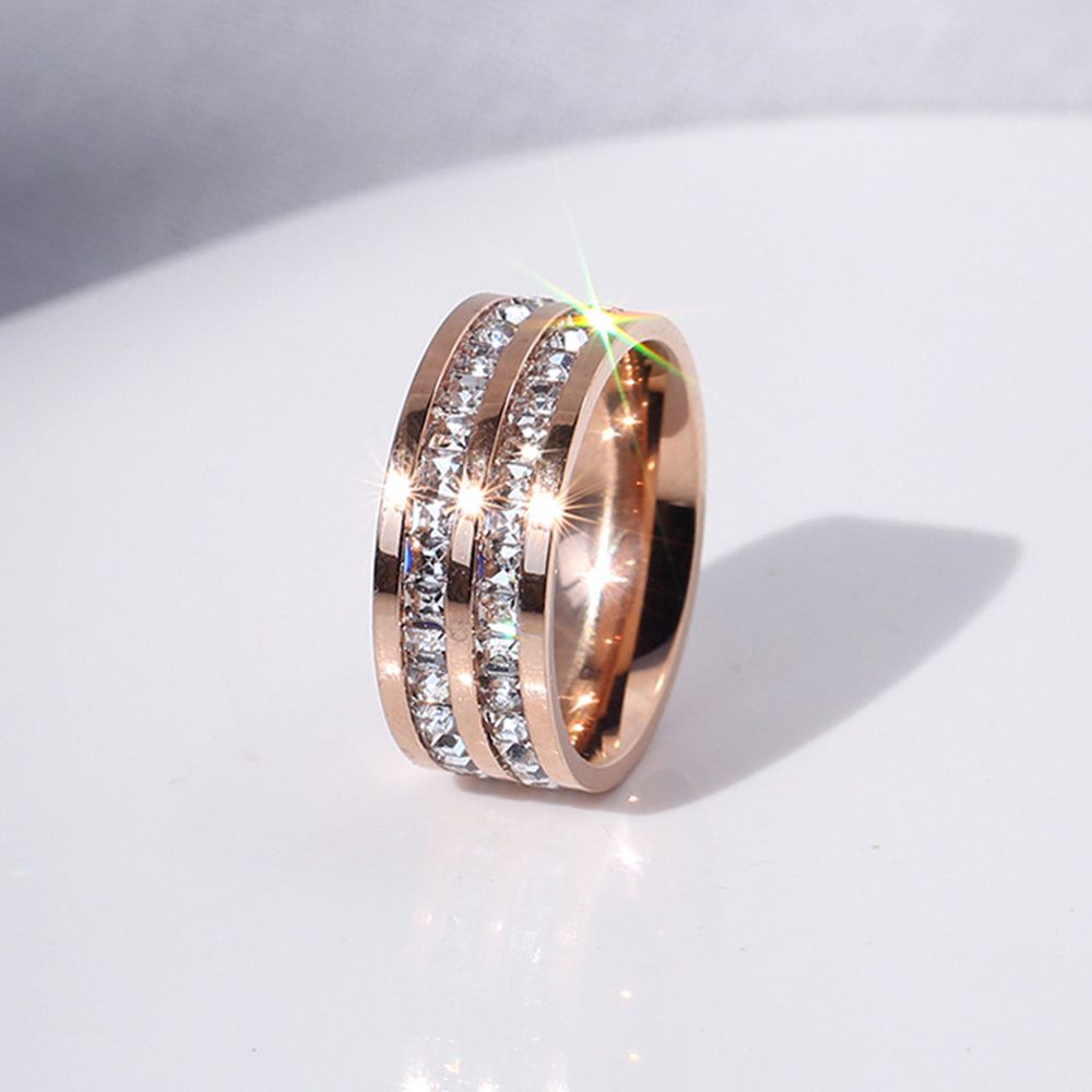 Vakker zirkonia ring i rustfritt stål, sølv & roségull. Glitrende damesmykke.