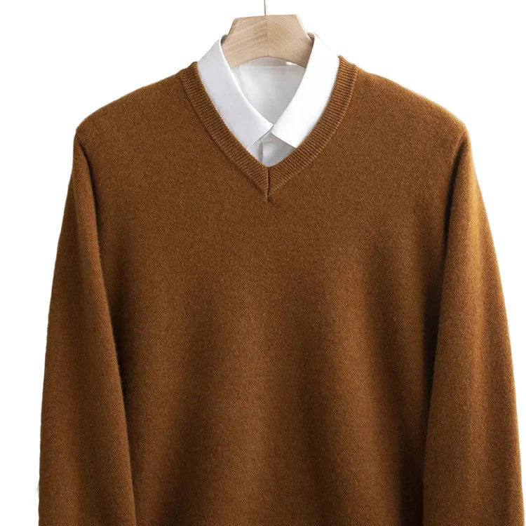 Tidløs V-hals ullgenser for menn. Kløfri merinoull, perfekt som business eller casual herregenser.