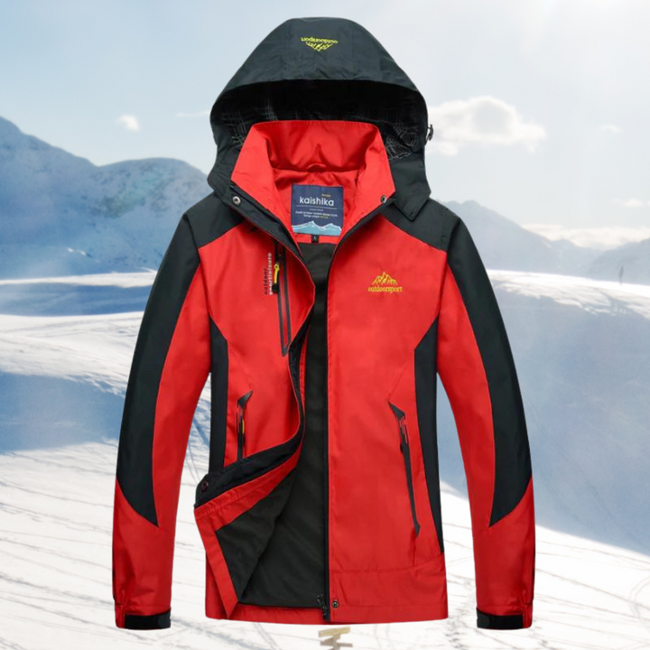 Detalj av vanntett dame friluftsjakke. Pustende, vindtett turjakke med sporty lettdesign for utendørs.