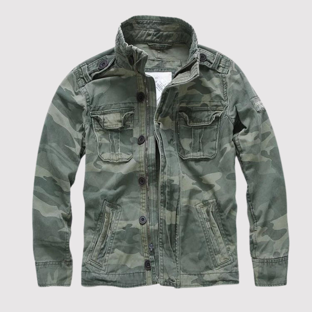 Klassisk herre denimjakke med retro design, ideell for en casual og stilig look. Tidløst ytterplagg i slitesterk denim.