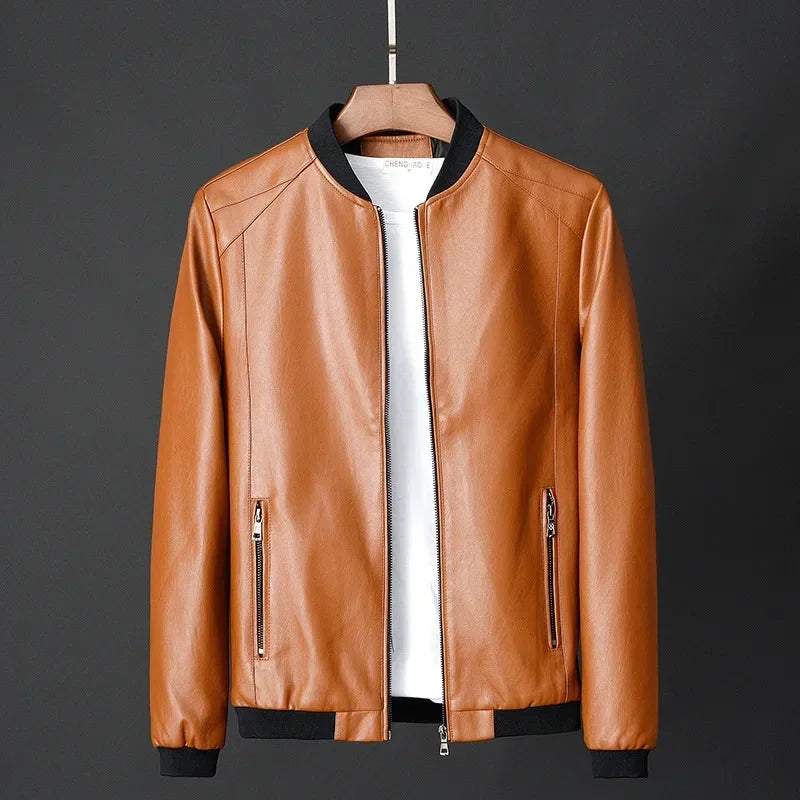 Mote menn: Slim fit skinnjakke, koreansk bikerstil. Herrejakke i vegansk skinn, baseball design. Vår/høst yttertøy.