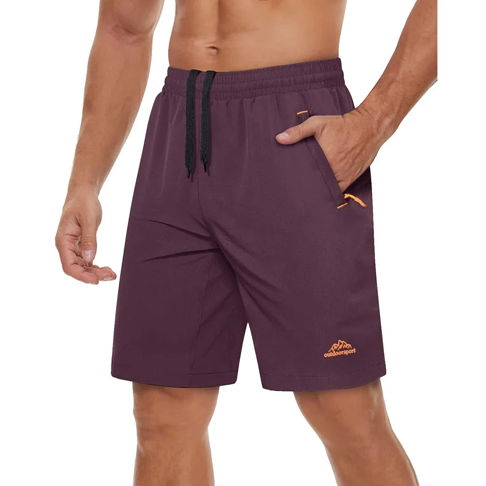 Hurtigtørkende sportsshorts i grått, for menn som er aktive ute.