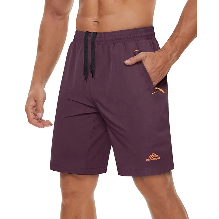 Hurtigtørkende sportsshorts i grått, for menn som er aktive ute.