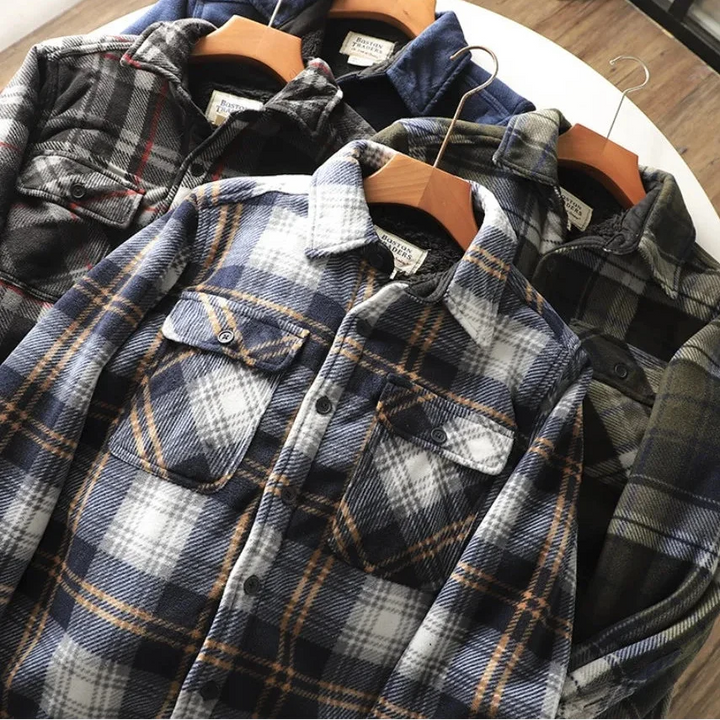 Klassisk rutete skjortejakke for menn i tykk flanell med mykt fleecefôr, ideell som varm ytterjakke.