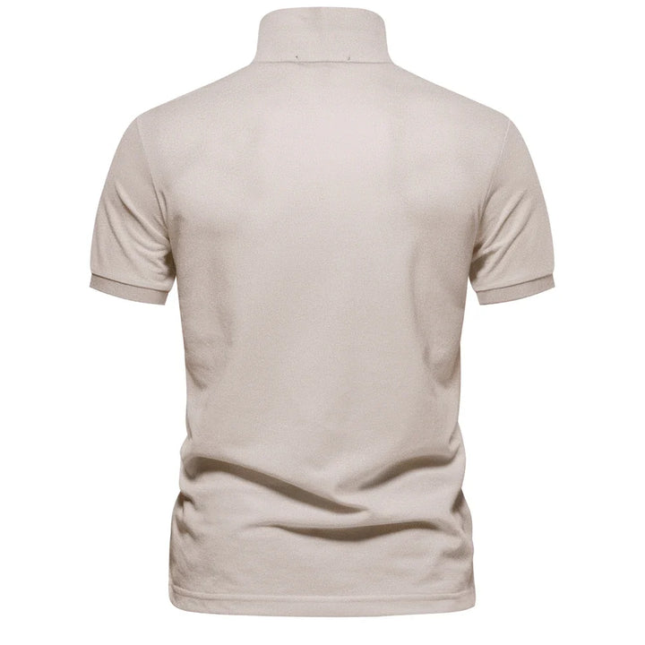 Allsidig ensfarget bomulls pique polo for herre, kortermet og lett å style.