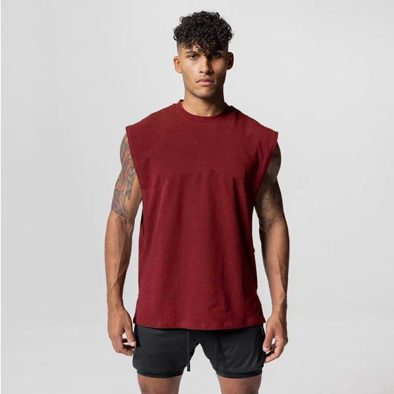 Grå herre fitness singlet, åpen side, ermeløs for maksimal bevegelsesfrihet.
