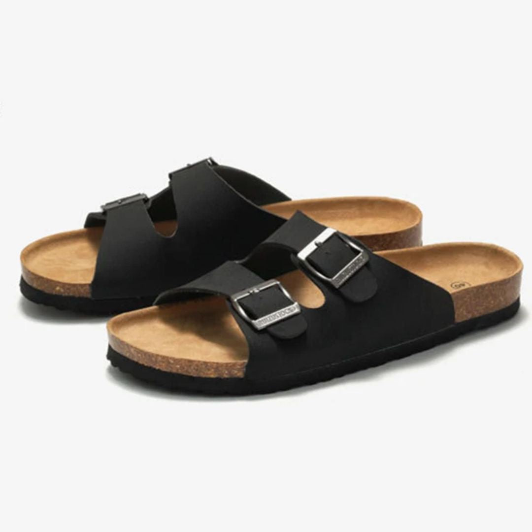 Klassiske brune unisex sandaler med justerbare spenner. Komfortable fritidssko for varmere dager.