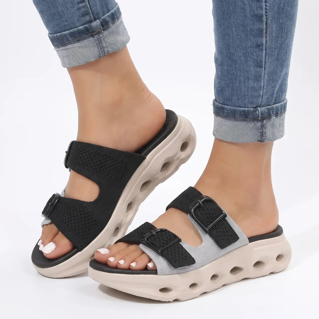 Robuste damesandaler med komfortabel tykk såle, justerbare spenner. Perfekte strandsko og fritidssandaler.