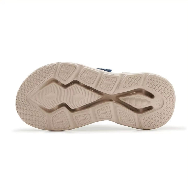 Justerbare damesandaler med spenner og tykk såle. Enkle slip-in sandaler for kvinne, perfekt sommersko.