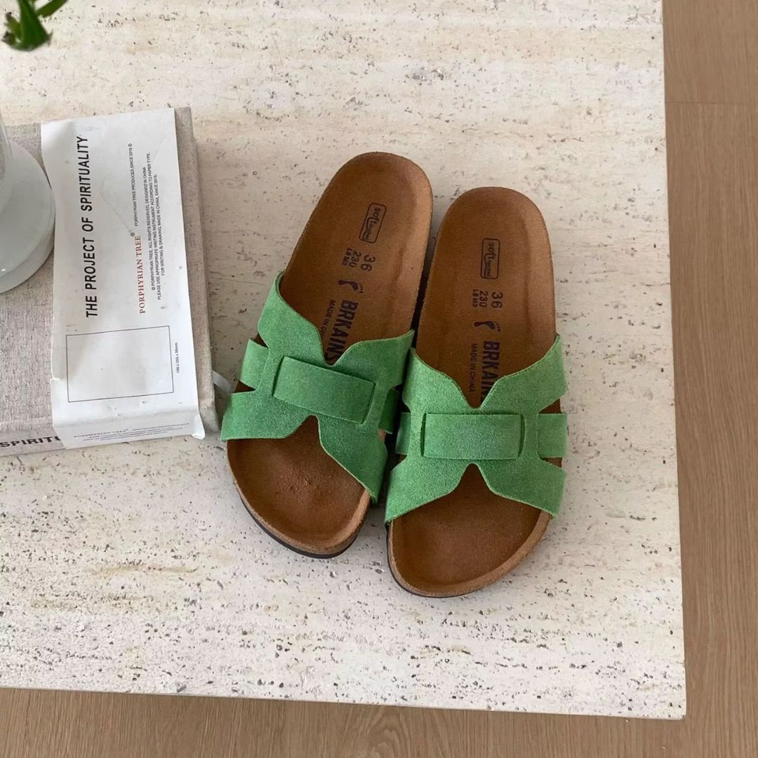 Grønne damesandaler med komfortable spenner, et must for sommerens damemote.