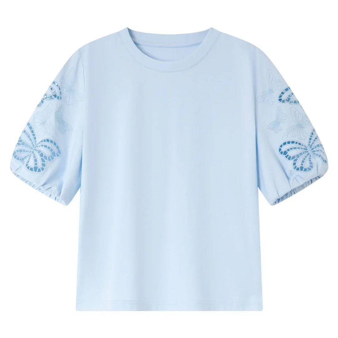 Kortermet dametopp med sommerfuglbroderi, hollow out-detaljer, perfekt for en elegant sommerlook.
