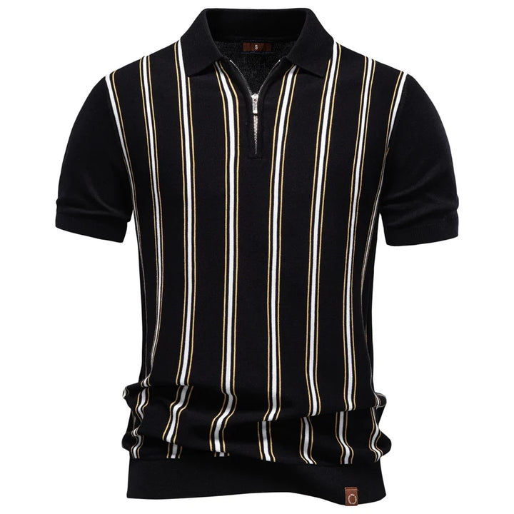 Tidløs stripet pikéskjorte for herre. Klassisk "Old Money" kortermet polo, ideell for elegant fritidsklær.