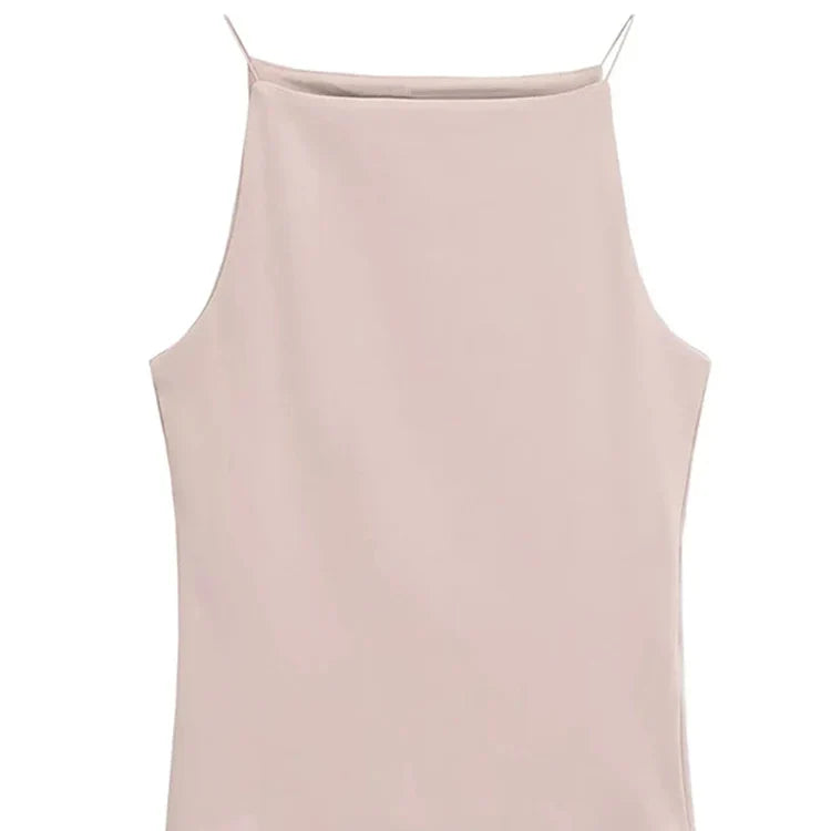 Stilfull ermeløs tanktopp for dame. Elegant haltertopp og ferieklær, perfekt for casual sommerbruk.