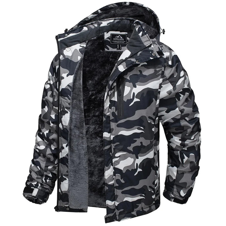 Allsidig herrejakke, vanntett softshell, vindtett og fleeceforet, ideell for turklær og ski.