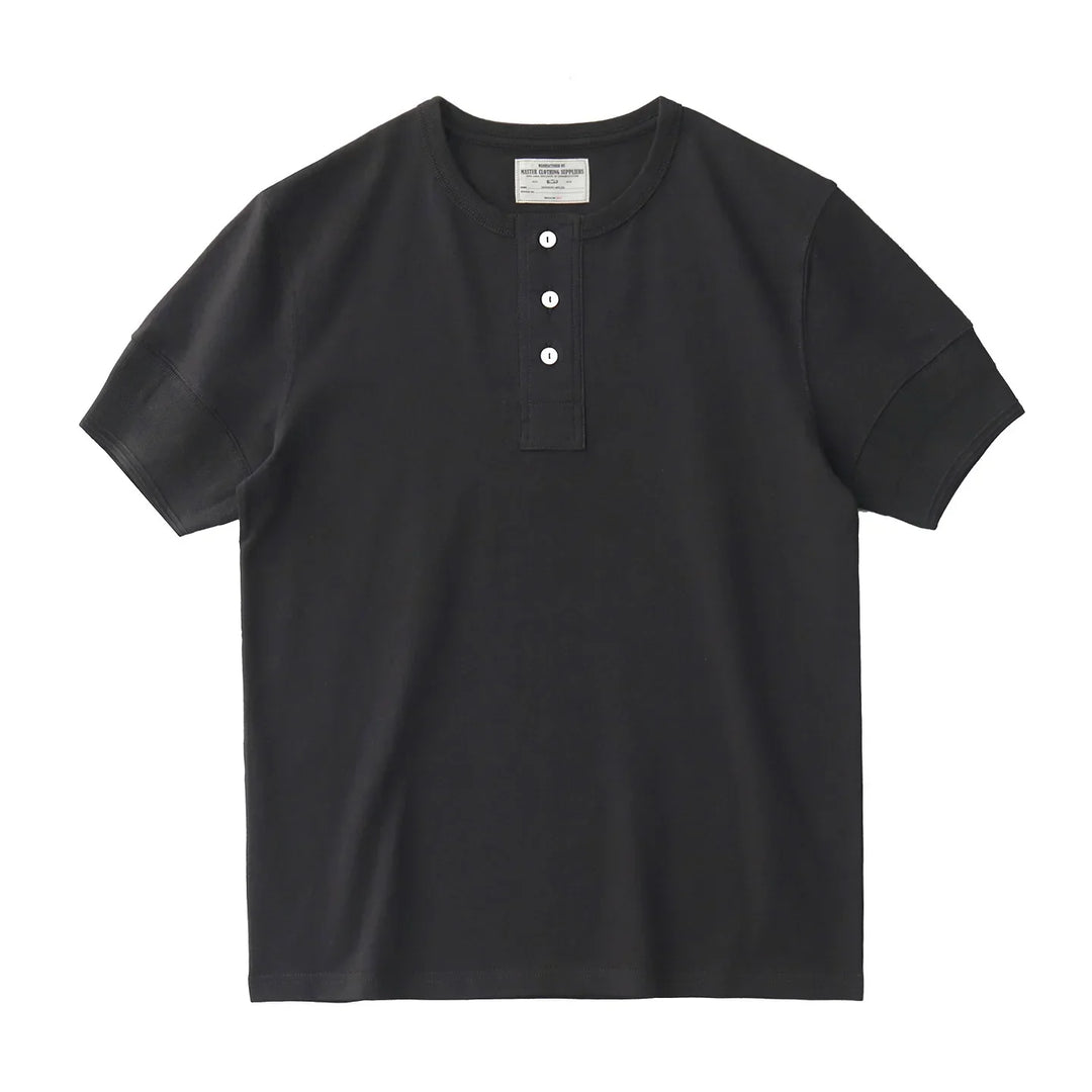 Casual herre Henley t-skjorte i retro design. Vasket bomull gir vintage look, flott for hverdagsmote.