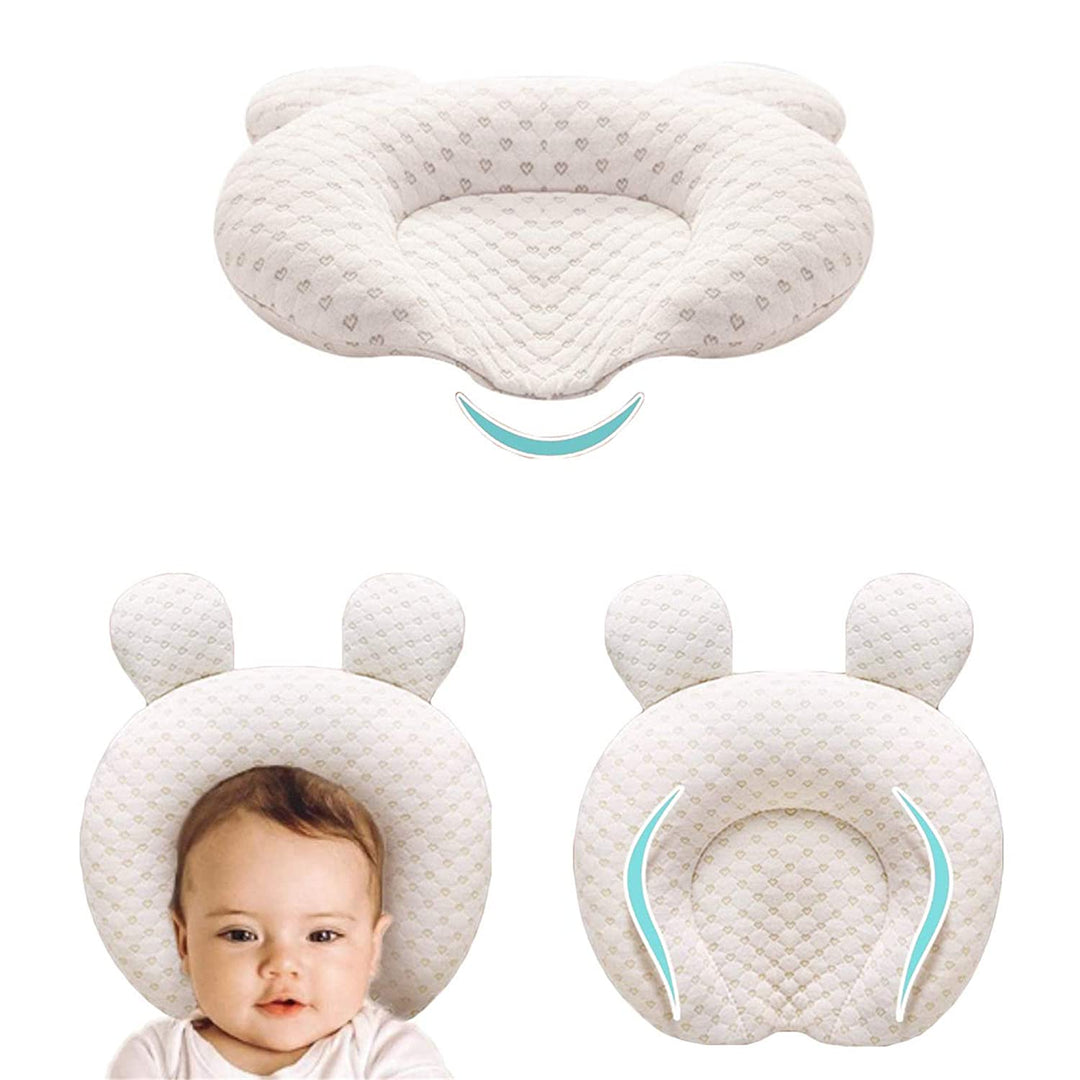 Nærbilde av babypute i mykt stoff, designet for sikker hodebeskyttelse og komfort for sovende spedbarn.