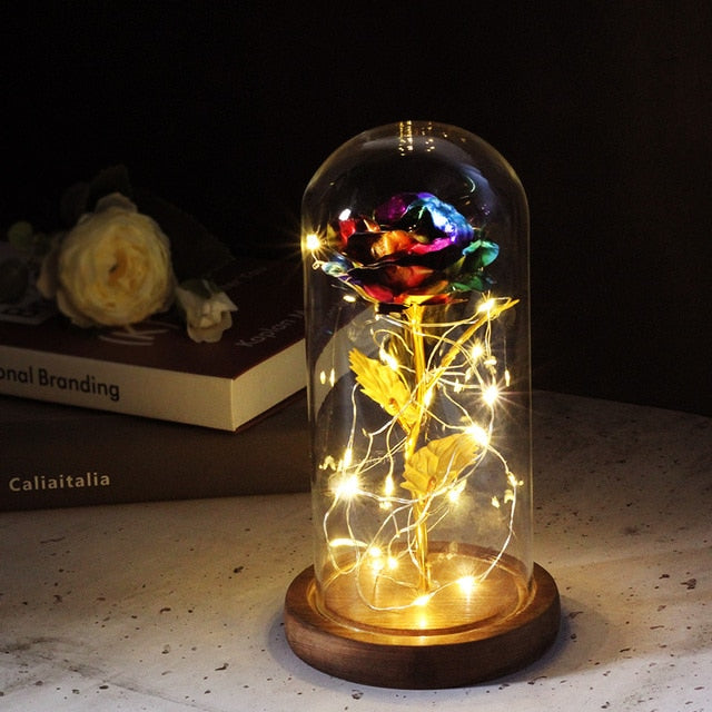 Evighetsrose i galaksekuppel med LED-lys. En unik og stemningsfull gave til enhver anledning.