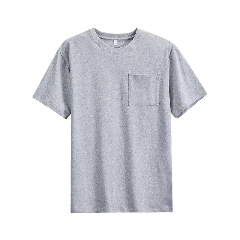Unisex t-skjorte i pustende bomull med brystlomme. Perfekt baseplagg for hverdagsstil.