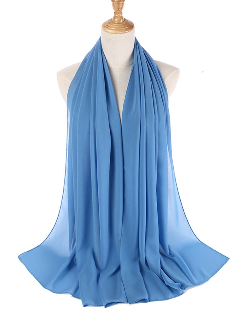 Komfortabelt chiffon sjal, mykt og luftig for varme dager.
