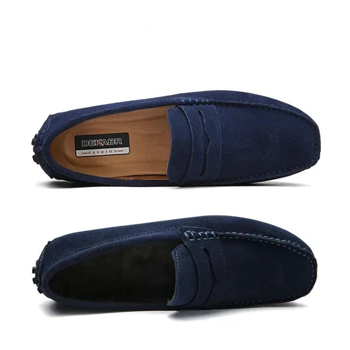 Klassiske slip-on mokasiner i brunt skinn, ideelle som fritidssko.