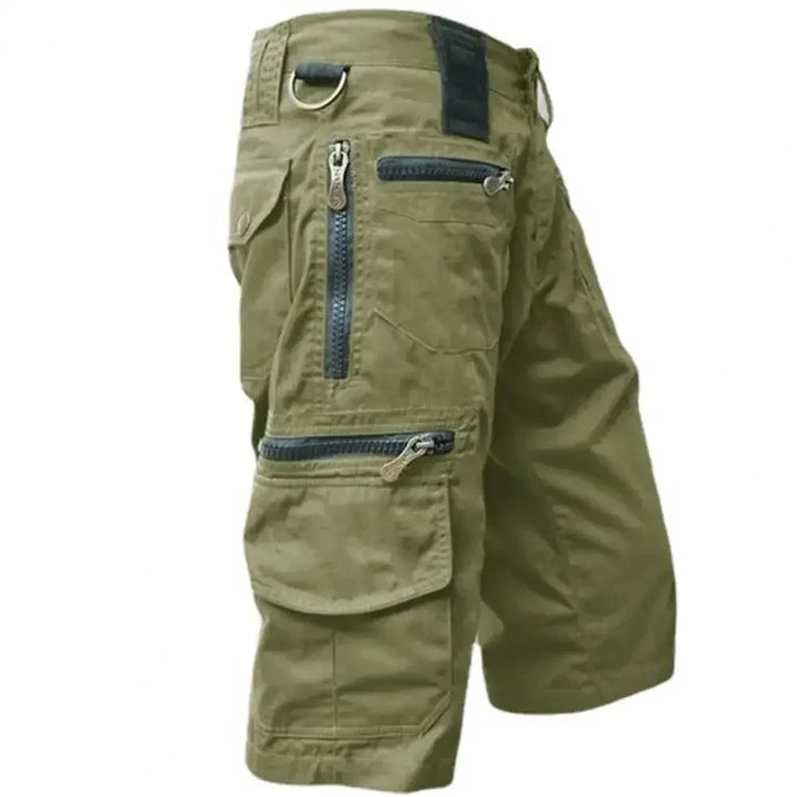 Casual herreshorts med rett passform og flerlommer. Moderne militærstil, perfekt for sommerlige fritidsantrekk.