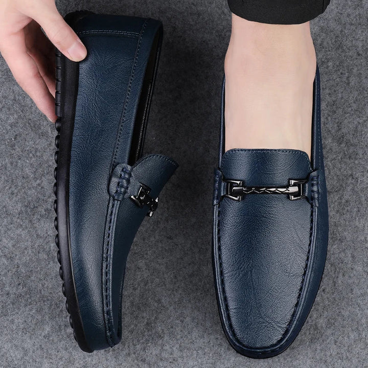 Blå fritidssko for menn, lette slip-on loafers med myk såle.