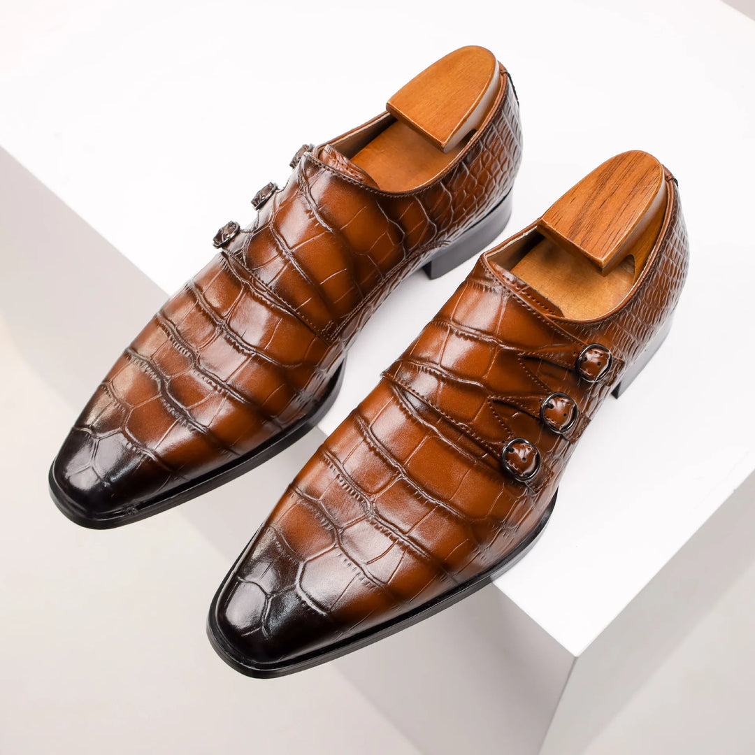 Stilige grå herresko med spenne, moderne businessko og elegante dressko. Allsidige formelle sko for menn.