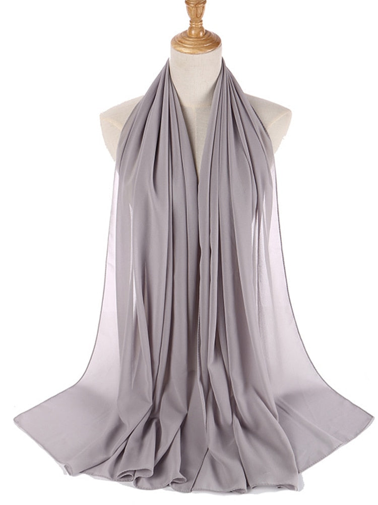 Trendy chiffon skjerf, et mykt og allsidig motetilbehør.