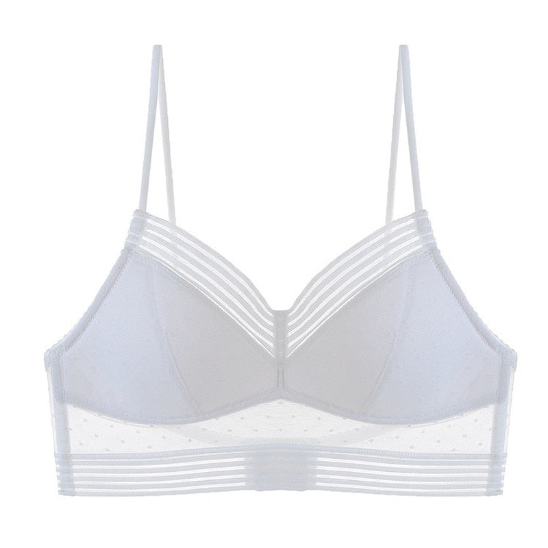 Innovativ ryggløs blonde-BH i myk mesh, gir perfekt støtte og er usynlig under kvelds- og sommerantrekk.