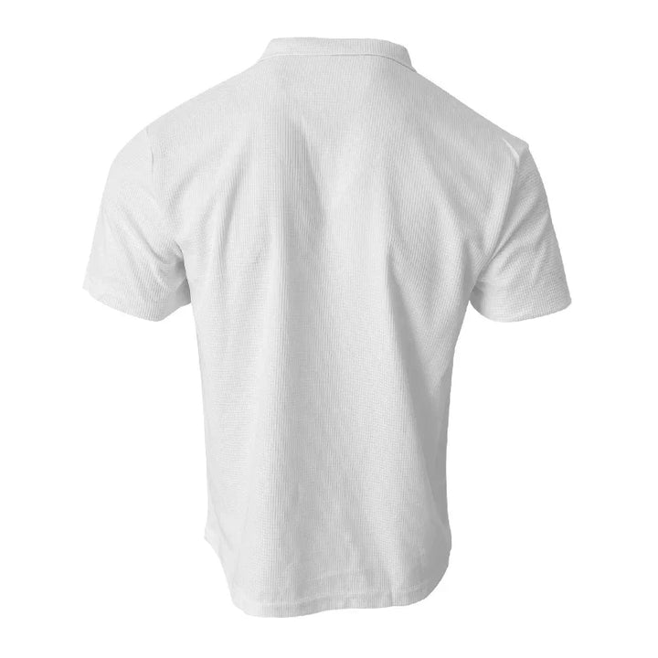 Vaffelstrikket herre polo, kortermet design med V-hals krage, for fritidsbruk.