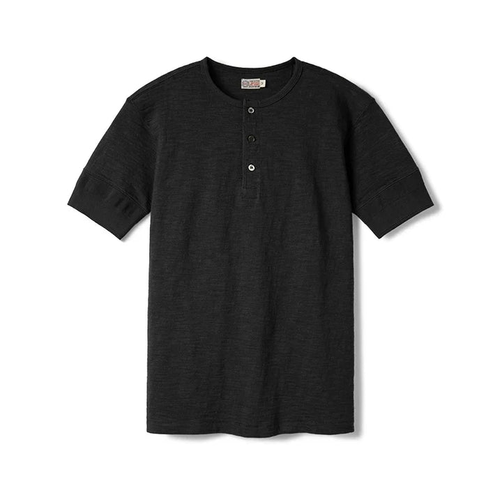 Hvit Herre Henley t-skjorte. Komfortabel casual bomullsskjorte med klassisk workwear-inspirasjon.