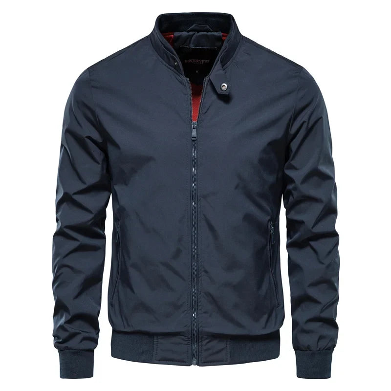 Menns tidløse slim fit baseball bomberjakke. En allsidig vårjakke med ståkrage for en casual look.