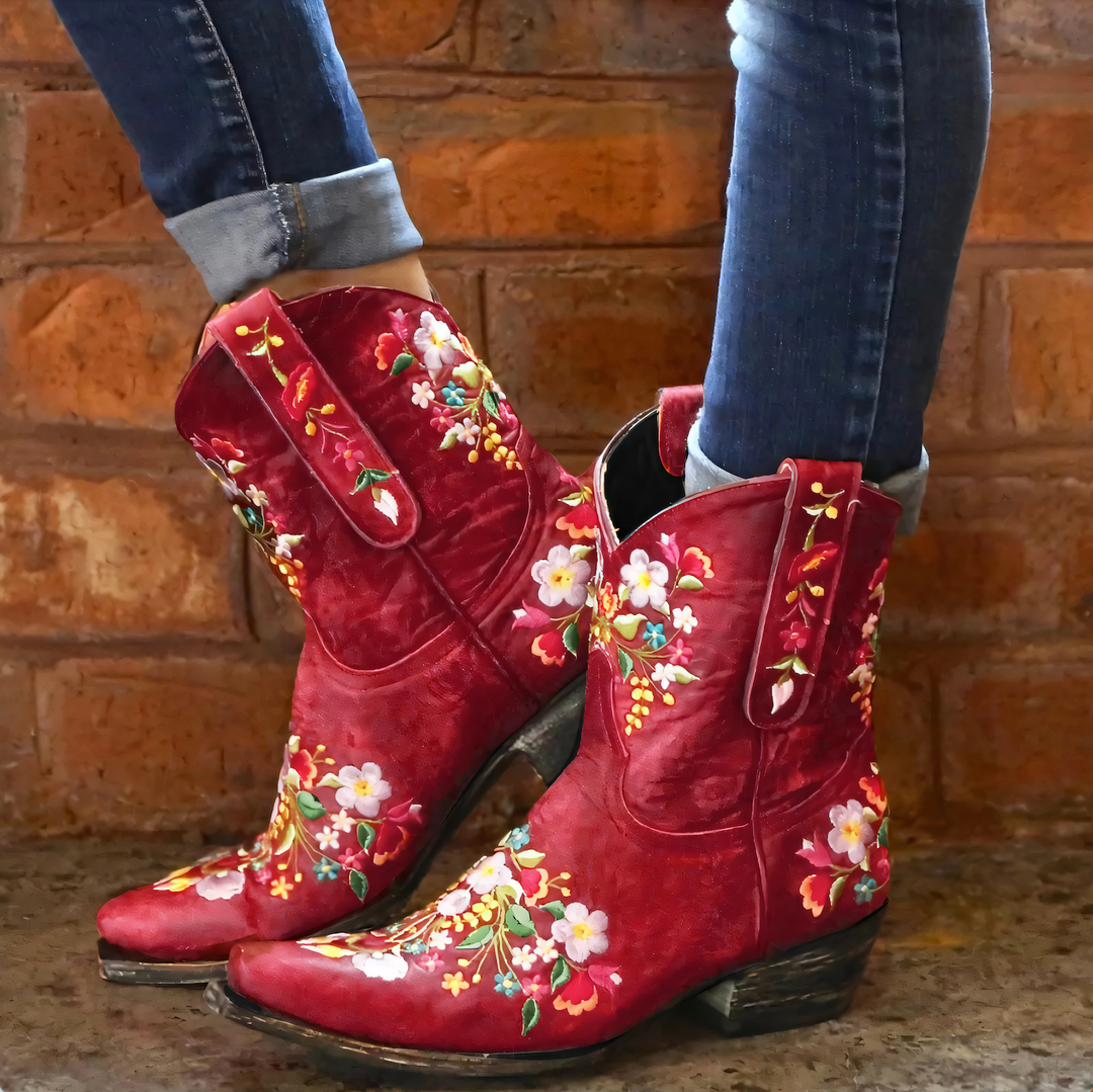 Vintage cowgirlstøvler for damer, værbestandige kvinneboots i brunt skinn, perfekte for høst og vinter.