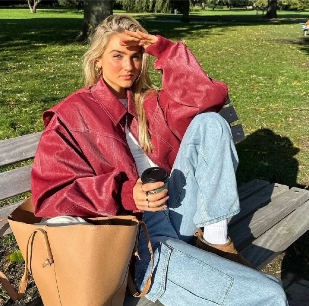 Stilfull oversized bomberjakke for dame, en varm og moderne fritidsjakke til kalde dager.