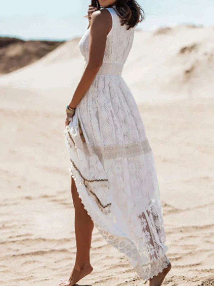 Stilig boho strandkjole for damer. Flytende stoff, perfekt for sommerdager og ferie.