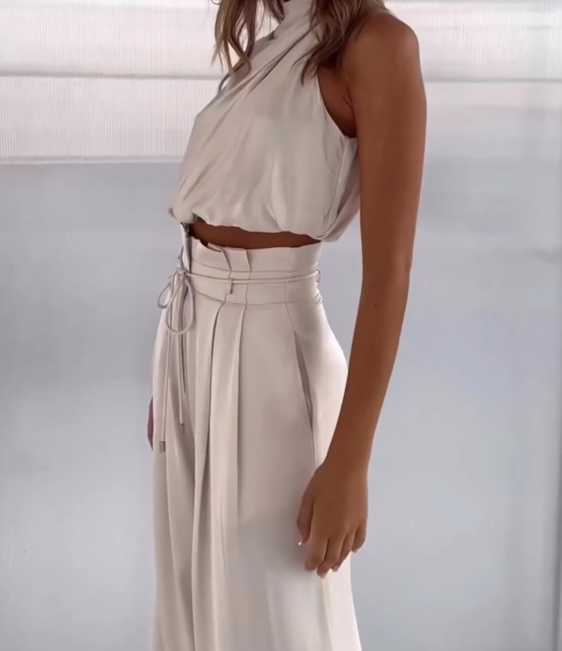 Luksuriøst todelt sett for dame, komfortabelt og elegant. Ideelt loungewear og stilrent fritidstøy.