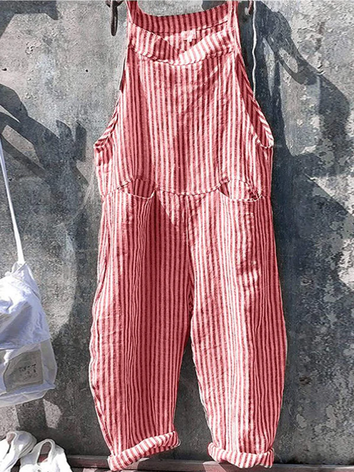 Stripet dame jumpsuit for elegant og avslappet stil. Perfekt hverdagsplagg med vide ben og lett materiale.