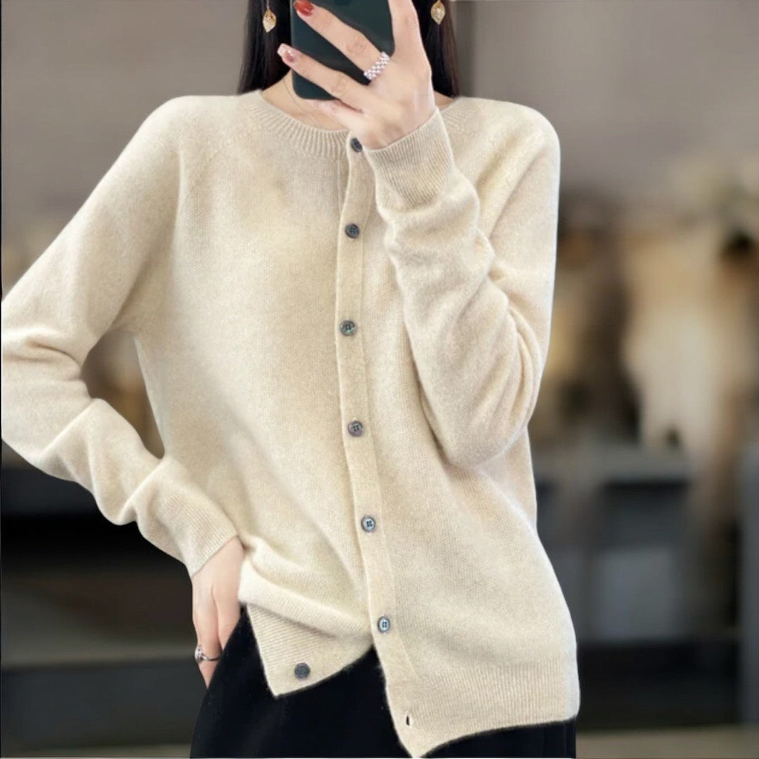 Dame Myk og Elegant Cardigan for en varm, stilfull og komfortabel hverdag. Høst/vintermote.