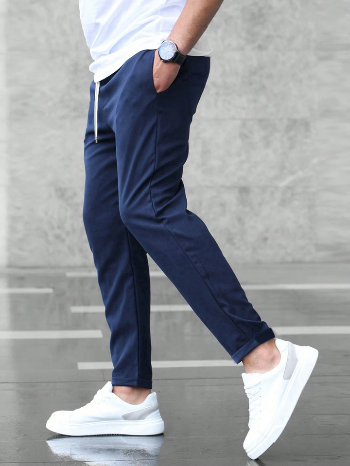 Stilige fritidsbukser til mann, perfekte for en casual og komfortabel garderobe.